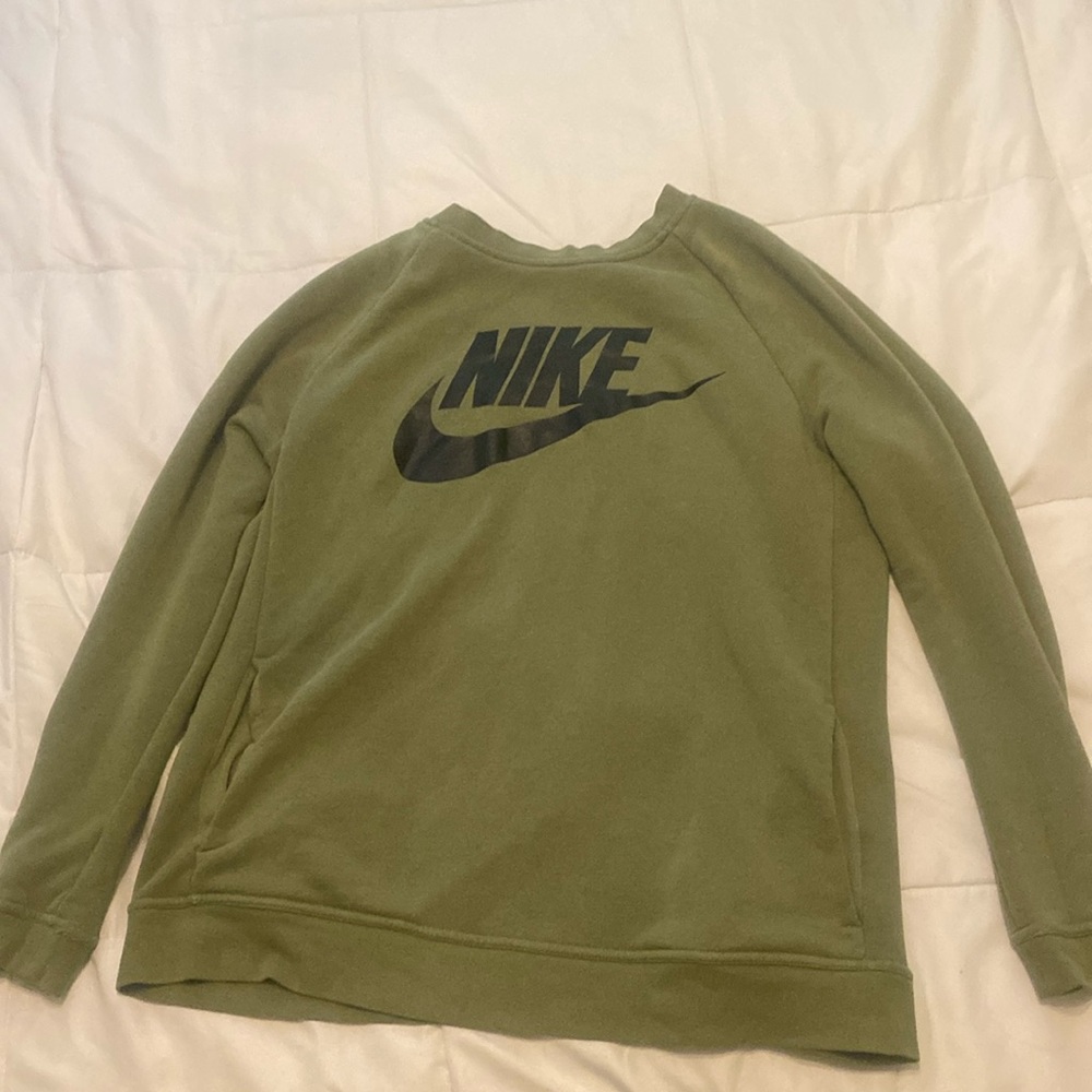 Gently used Nike Sweatshirt with pockets